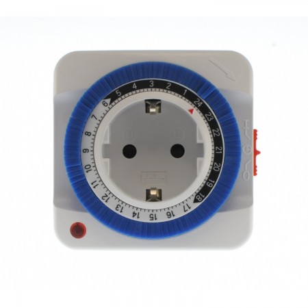 24-hour analogical timer plug, easy to use 3500W 24-hour timer plug LED LIGHTS  3.50 euro - satkit