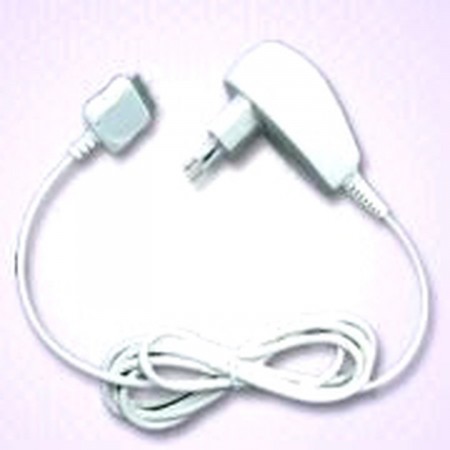 Apple iPod Travel Charger with AC 100-250V 50-60Hz Input IPHONE 2G ACCESORY  4.00 euro - satkit