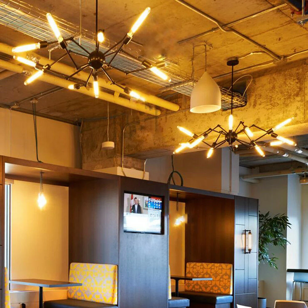 Bombilla Edison T225 colgada en lámpara colgante estilo industrial