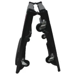 Vista lateral de camilla plegable metálica con ruedas giratorias