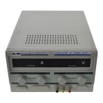 Fuente alimentación Mlink KPS3030DA en entorno de laboratorio electrónico