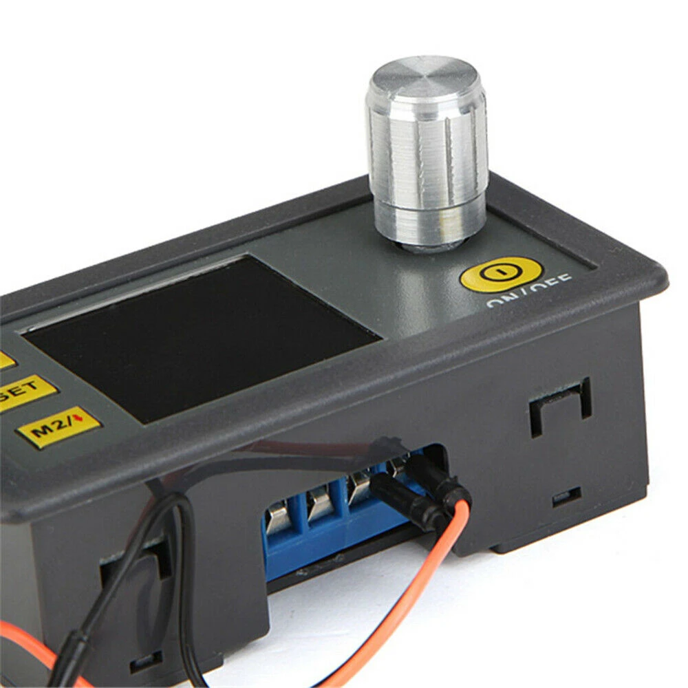 Módulo DP20V2A conectado en un banco de pruebas