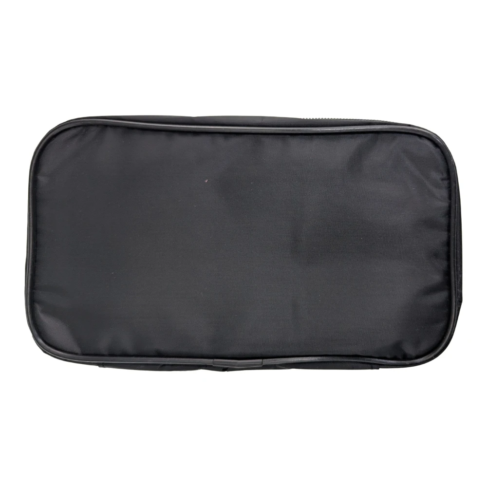 Multímetro Digital de Pinza UA2008B midiendo corriente en cable eléctrico