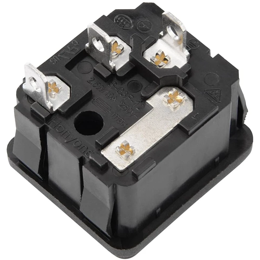 Detalle del portafusible y terminales macho del zócalo de alimentación AC-02